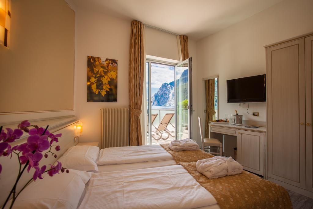 Hotel Lido Blu - Surf & Bike Torbole Sul Garda Exterior photo